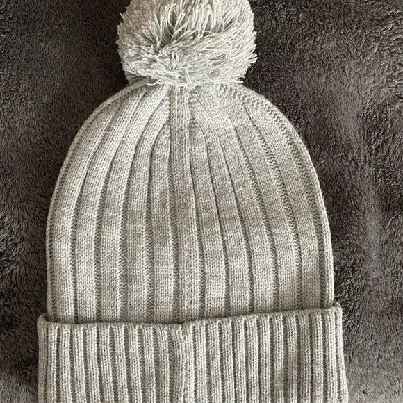 MICHAEL KORS HAT - Picture 2 of 3